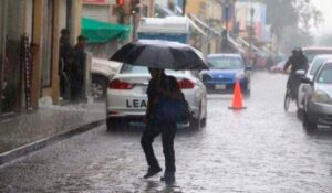 Alerta por lluvias en Oaxaca; zona de baja presión aumenta a 80% probabilidad ciclónica